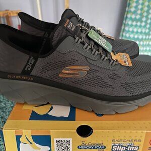 Skechers Men's D-lux Walker 2.0 REZINATE charcoal/orange SZ 11(retail 145)